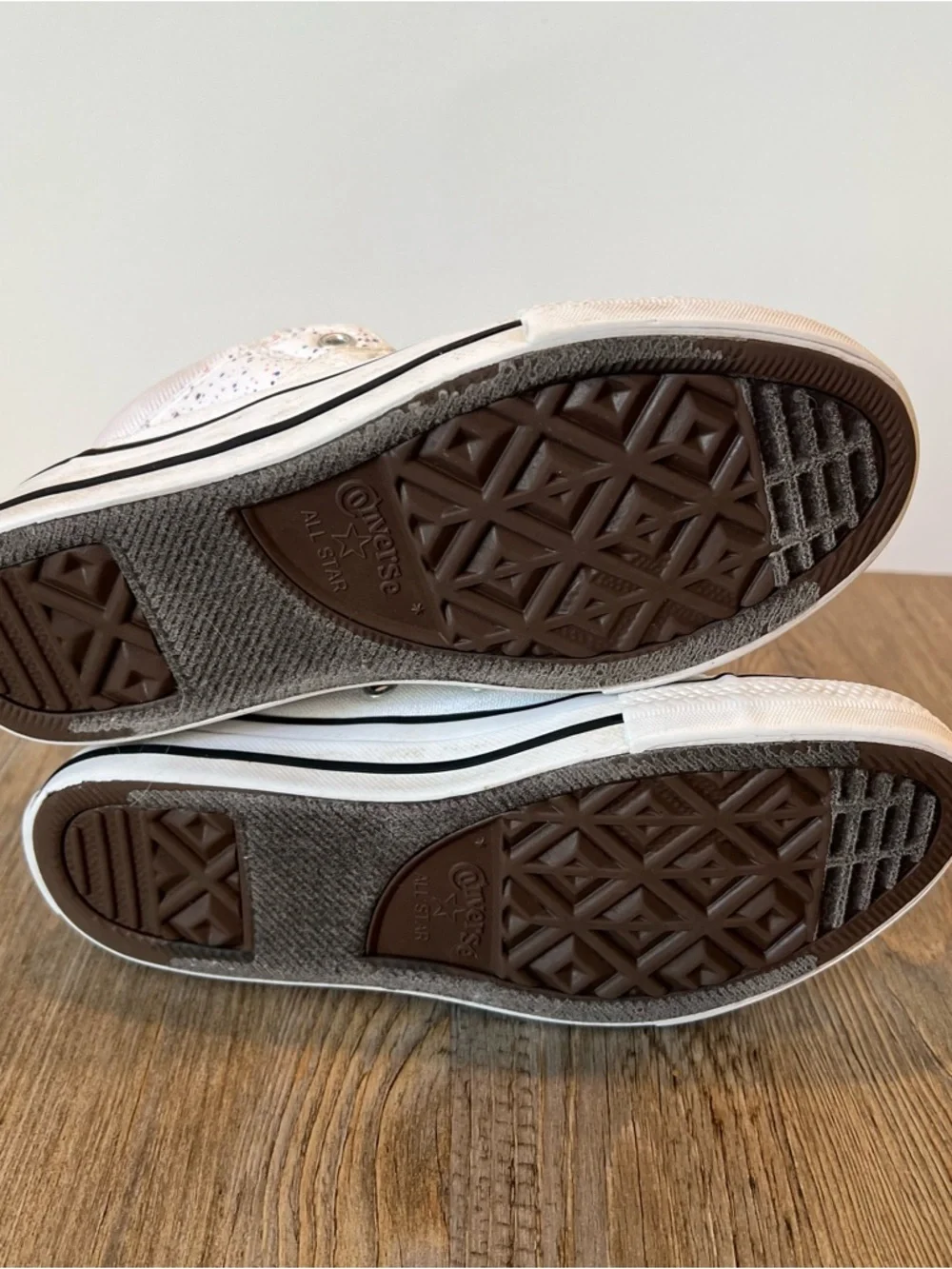 Kids Size 2 Converse White Low Top Sneakers with Black Trim and speckled